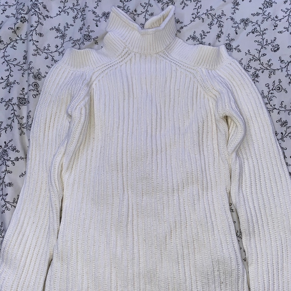 Turtle neck shoulder cut-out top from Guess